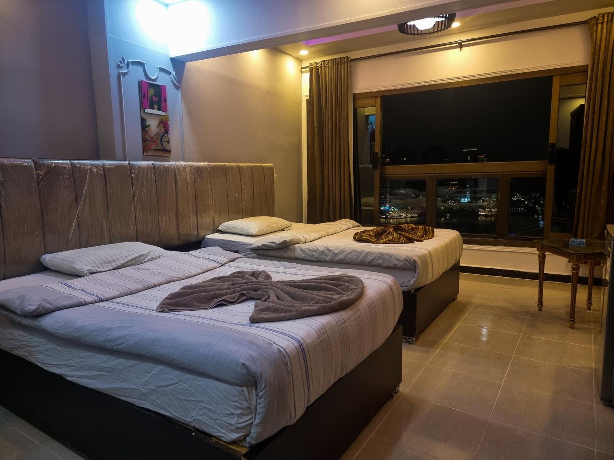 Nile Sky And 3*